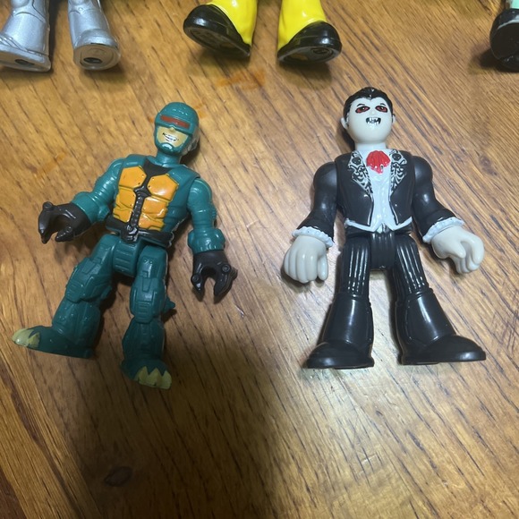 Lot Of 9+ Imaginext DC Super Friends Action Figures - Picture 4 of 5